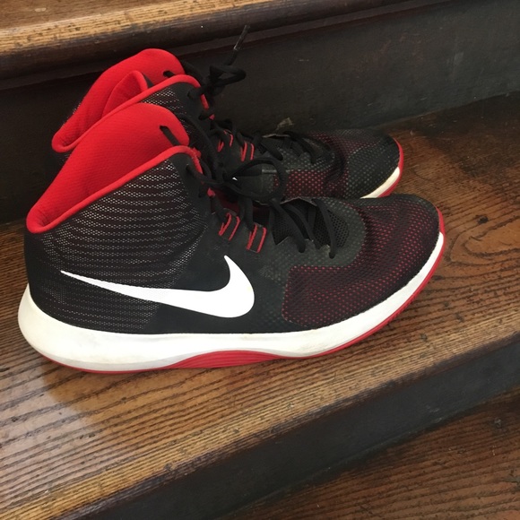 Men’s Nike Air Tennis Shoes - Picture 2 of 5